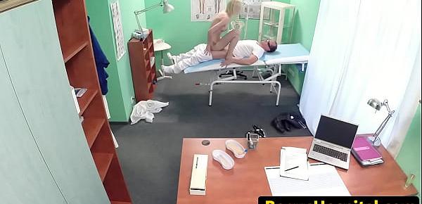  Skinny patient dickriding doctor in cowgirl